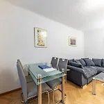 Central Sunny Apartments By Jr City Apartments - Monthly Rental