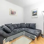Central Sunny Apartments By Jr City Apartments - Monthly Rental